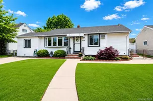 11 Adelphi Rd, Hicksville, NY 11801 - Photo 3