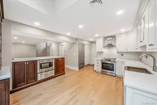 298 Vista Dr, Jericho, NY 11753 - Photo 11