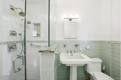 96 Wakefield Avenue, Yonkers, NY 10704 - Photo 11