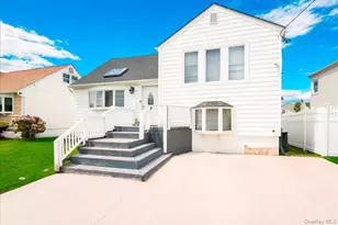 52 Martha St, Freeport, NY 11520 - Photo 3