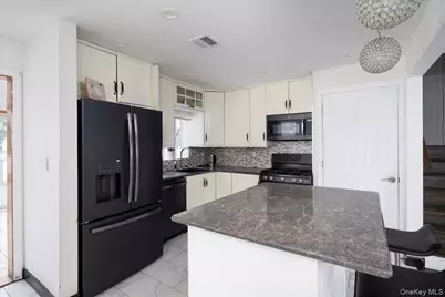 52 Martha Street, Freeport, NY 11520 - Photo 7