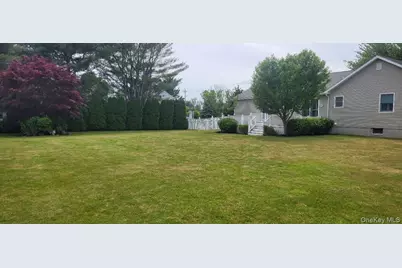 312 Riley Avenue, Calverton, NY 11933 - Photo 25