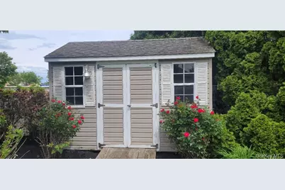 312 Riley Avenue, Calverton, NY 11933 - Photo 23