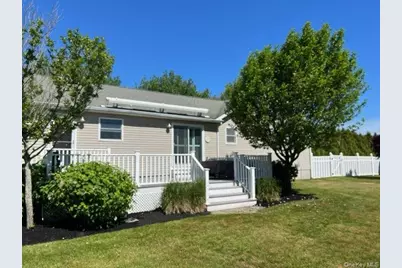 312 Riley Avenue, Calverton, NY 11933 - Photo 21