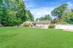 80 Sycamore Cir, Stony Brook, NY 11790 - Photo 19
