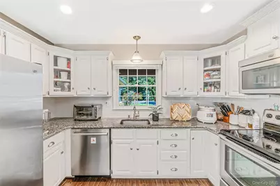 80 Sycamore Circle, Stony Brook, NY 11790 - Photo 9