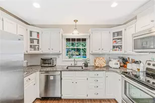 80 Sycamore Cir, Stony Brook, NY 11790 - Photo 9
