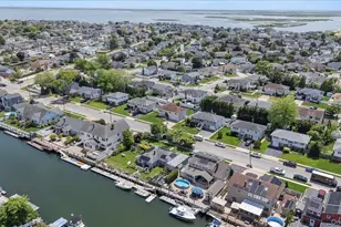 41 Jefferson Pl, Massapequa, NY 11758 - Photo 45