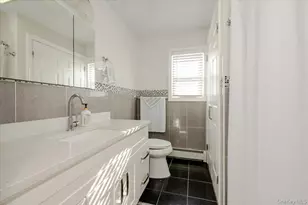 48 W 3rd St, Freeport, NY 11520 - Photo 15