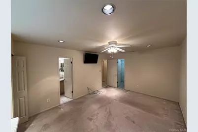 89 Rabbit Run, Manorville, NY 11949 - Photo 11