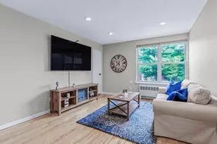 56 Edwards St, Roslyn Heights, NY 11577 - Photo 5