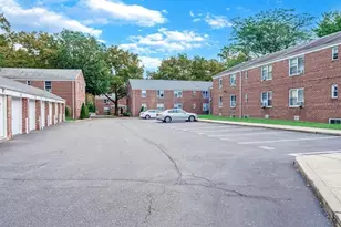 56 Edwards St, Roslyn Heights, NY 11577 - Photo 17
