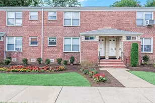 56 Edwards St, Roslyn Heights, NY 11577 - Photo 15