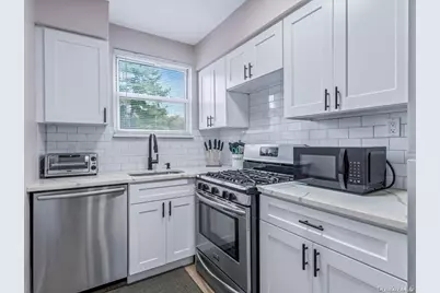 56 Edwards Street #2B, Roslyn Heights, NY 11577 - Photo 9