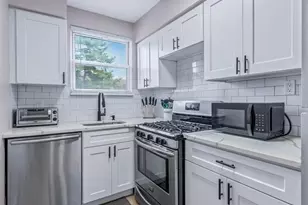 56 Edwards St, Roslyn Heights, NY 11577 - Photo 9