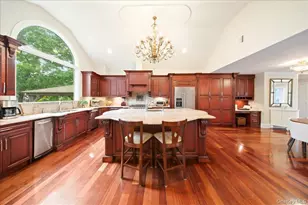 9 Robert Cir, Syosset, NY 11791 - Photo 9