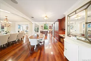 9 Robert Cir, Syosset, NY 11791 - Photo 7