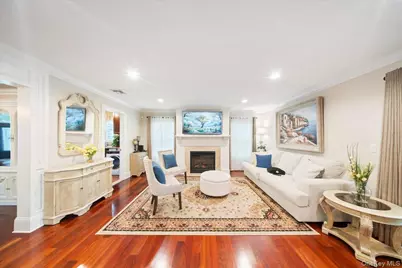 9 Robert Circle, Syosset, NY 11791 - Photo 11