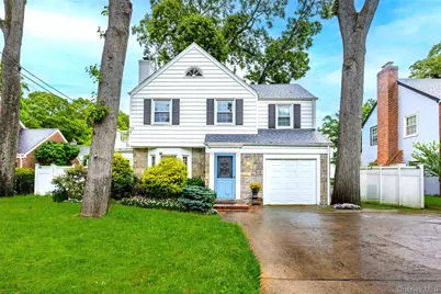 14 Chelsea Court, Freeport, NY 11520 - Photo 1