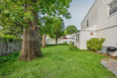 14 Chelsea Court, Freeport, NY 11520 - Photo 23