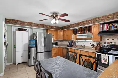 1400 Wagner Street, Wantagh, NY 11793 - Photo 9