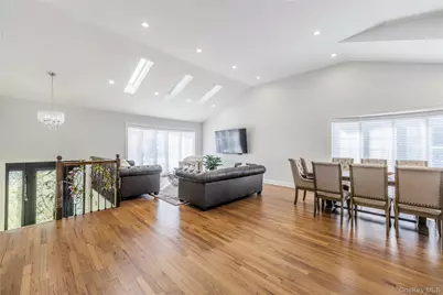 7 Dunhill Road, Manhasset Hills, NY 11040 - Photo 7
