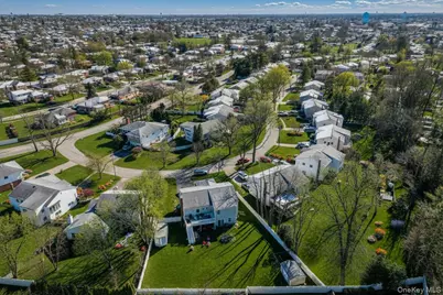 7 Dunhill Road, Manhasset Hills, NY 11040 - Photo 31