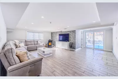 7 Dunhill Road, Manhasset Hills, NY 11040 - Photo 27
