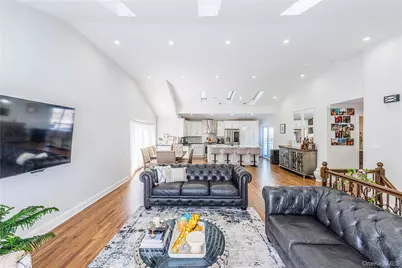7 Dunhill Road, Manhasset Hills, NY 11040 - Photo 5