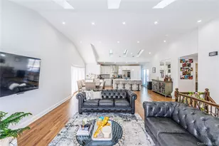 7 Dunhill Rd, Manhasset Hills, NY 11040 - Photo 5
