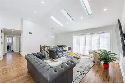 7 Dunhill Road, Manhasset Hills, NY 11040 - Photo 3