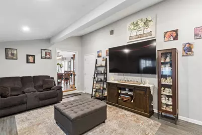 1426 Ackerson Boulevard, Bay Shore, NY 11706 - Photo 11