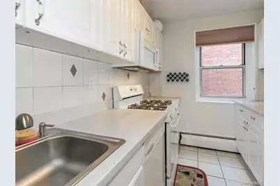 45 Hillpark Avenue #2L, Great Neck, NY 11021 - Photo 13