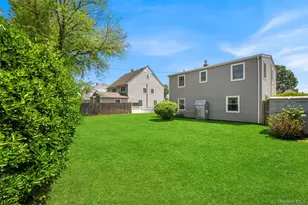 11 Balsam Ln, Levittown, NY 11756 - Photo 35