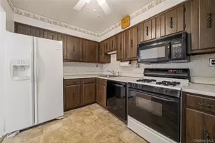 35 Milford Ln, Suffern, NY 10901 - Photo 7