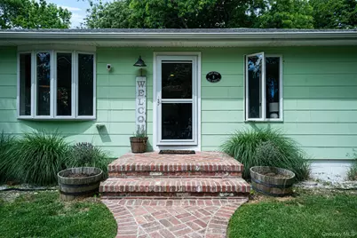 8 Hill Street E, Wading River, NY 11792 - Photo 5