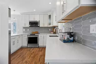 51 Fox Blvd, Massapequa, NY 11758 - Photo 17