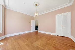 261 E 239th St, Bronx, NY 10470 - Photo 9