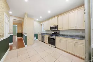 261 E 239th St, Bronx, NY 10470 - Photo 5