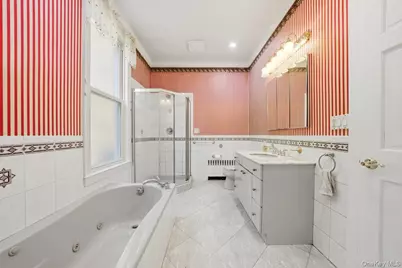 261 E 239th Street, Bronx, NY 10470 - Photo 11