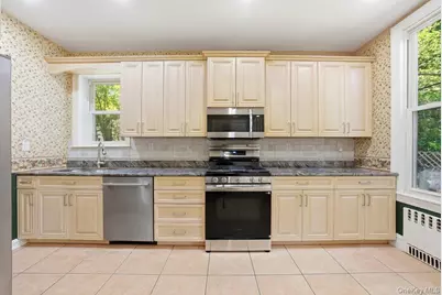 261 E 239th Street, Bronx, NY 10470 - Photo 3