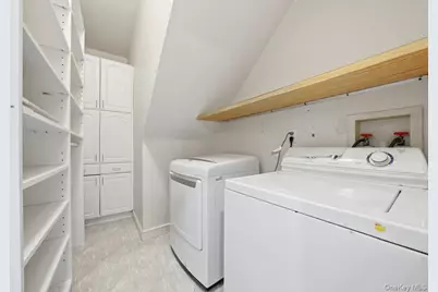 261 E 239th Street, Bronx, NY 10470 - Photo 13