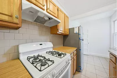 261 E 239th Street, Bronx, NY 10470 - Photo 17