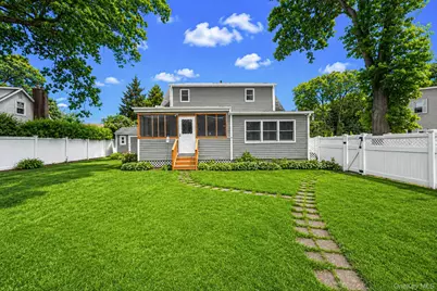 1905 Park Avenue, East Meadow, NY 11554 - Photo 7