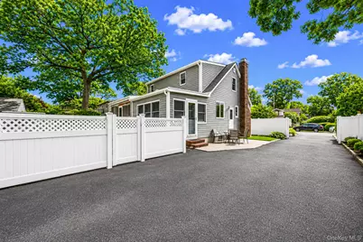 1905 Park Avenue, East Meadow, NY 11554 - Photo 5