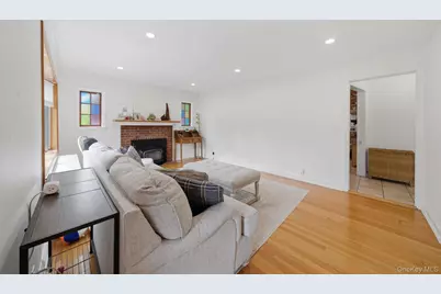 1905 Park Avenue, East Meadow, NY 11554 - Photo 9