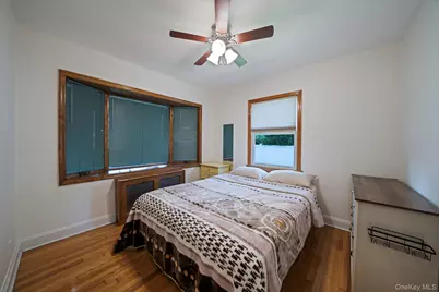 1905 Park Avenue, East Meadow, NY 11554 - Photo 21