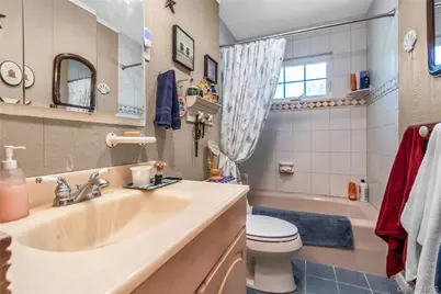 25 Del Place, Hauppauge, NY 11788 - Photo 17