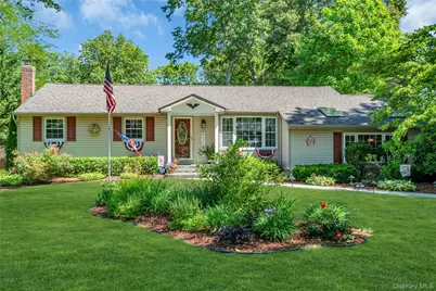25 Del Place, Hauppauge, NY 11788 - Photo 3