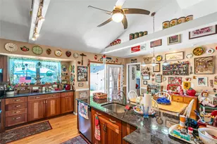 25 Del Pl, Hauppauge, NY 11788 - Photo 9